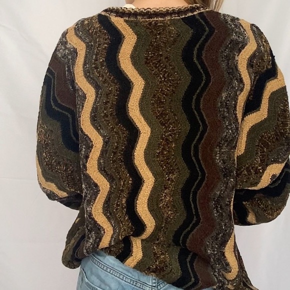 SOLD VINTAGE tundra canada pullover - Picture 3 of 5